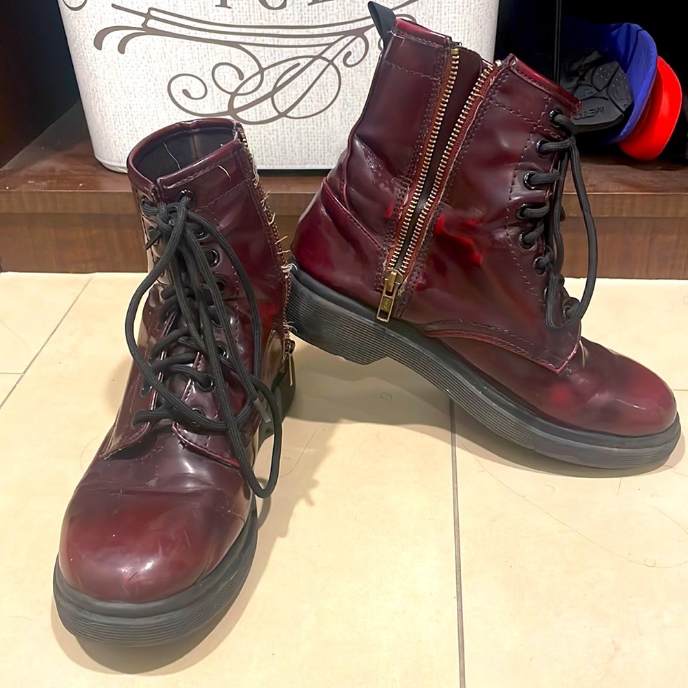 Red zipper boots 🥾